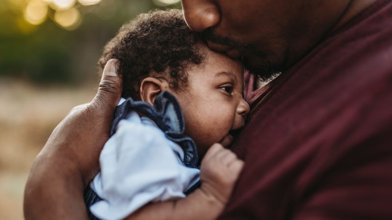 Featured image for Study reveals fathers' inadequate support for infant sleep and breastfeeding.