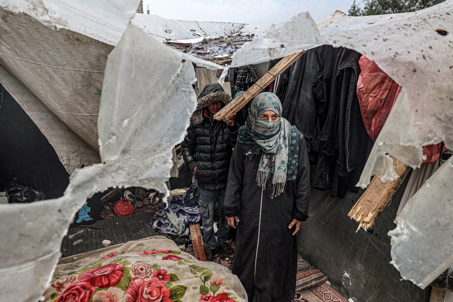 "Israel-Hamas Conflict: Al-Shifa Hospital Raid and Gaza Updates"