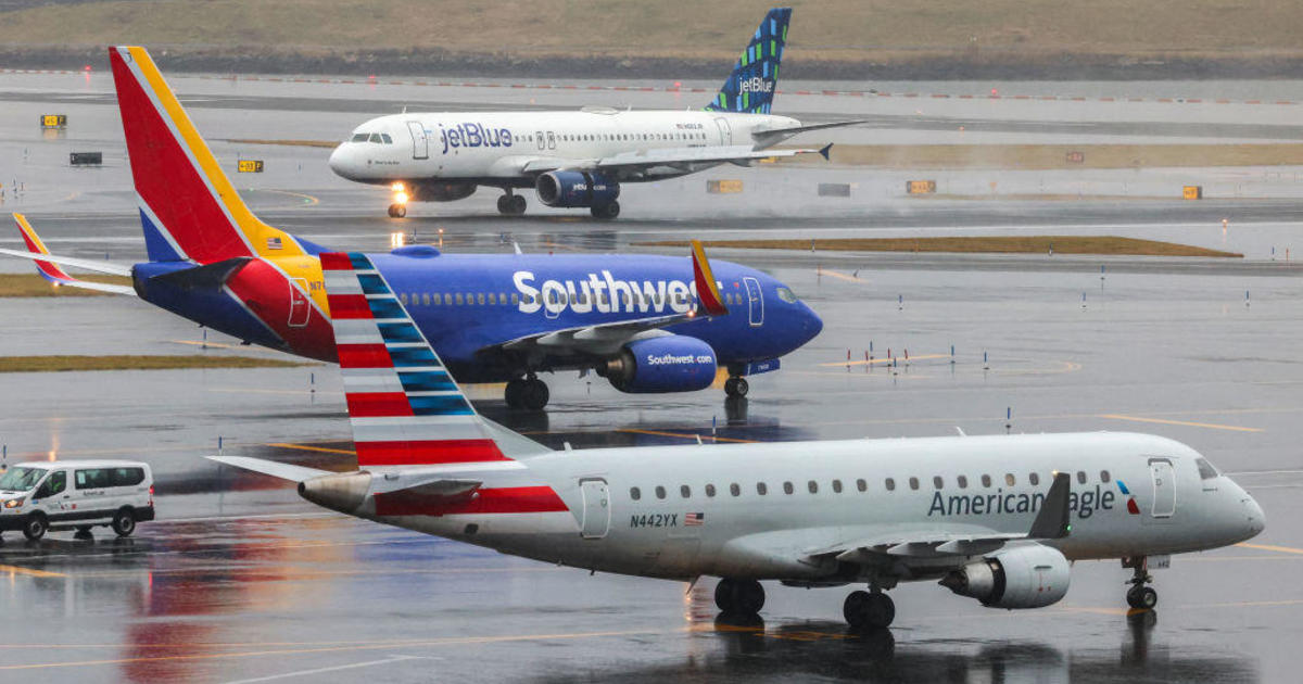 "FAA Probes Close Call Between Southwest Flight and Control Tower"