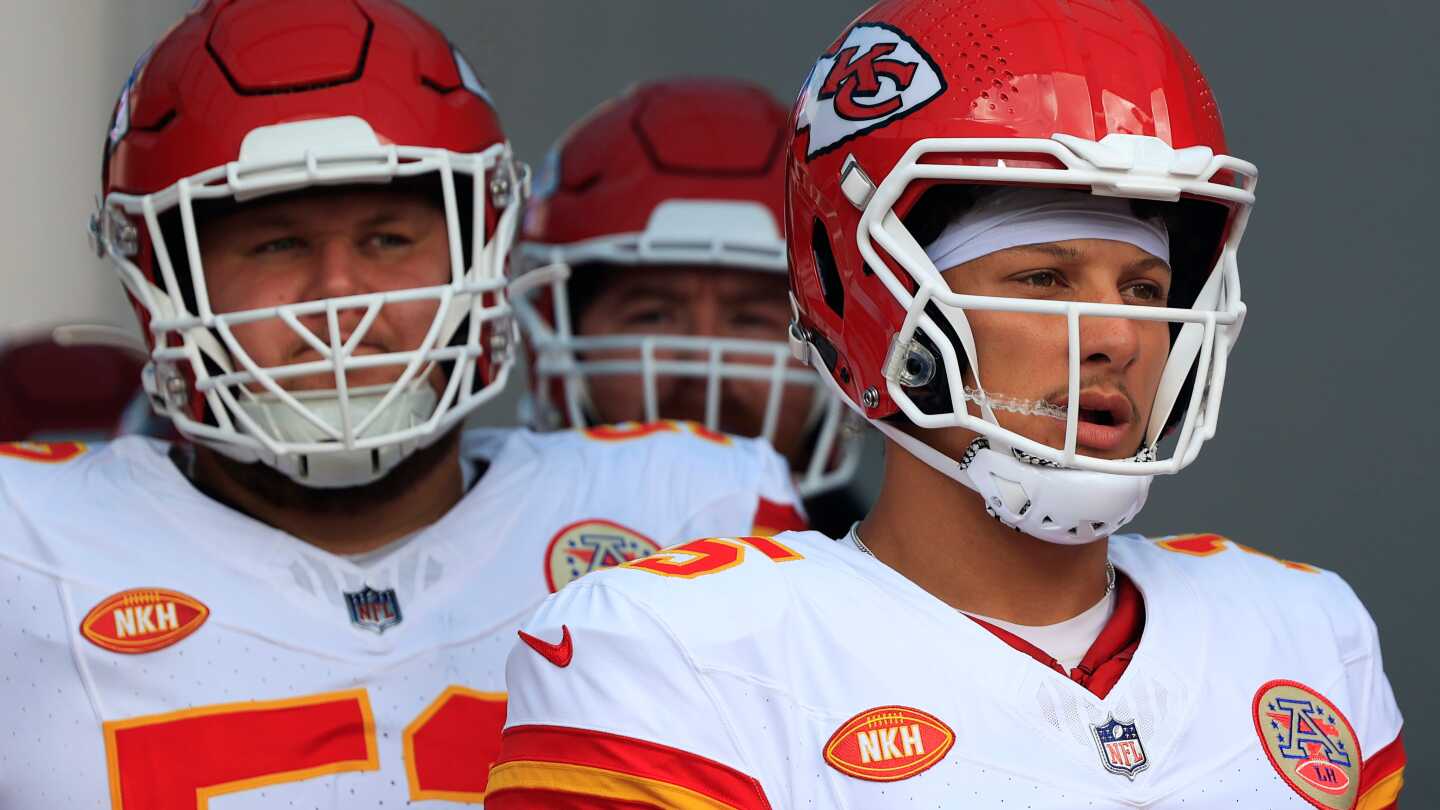 Patrick Mahomes Signs Historic Restructured Contract with Chiefs, Securing Record Payday