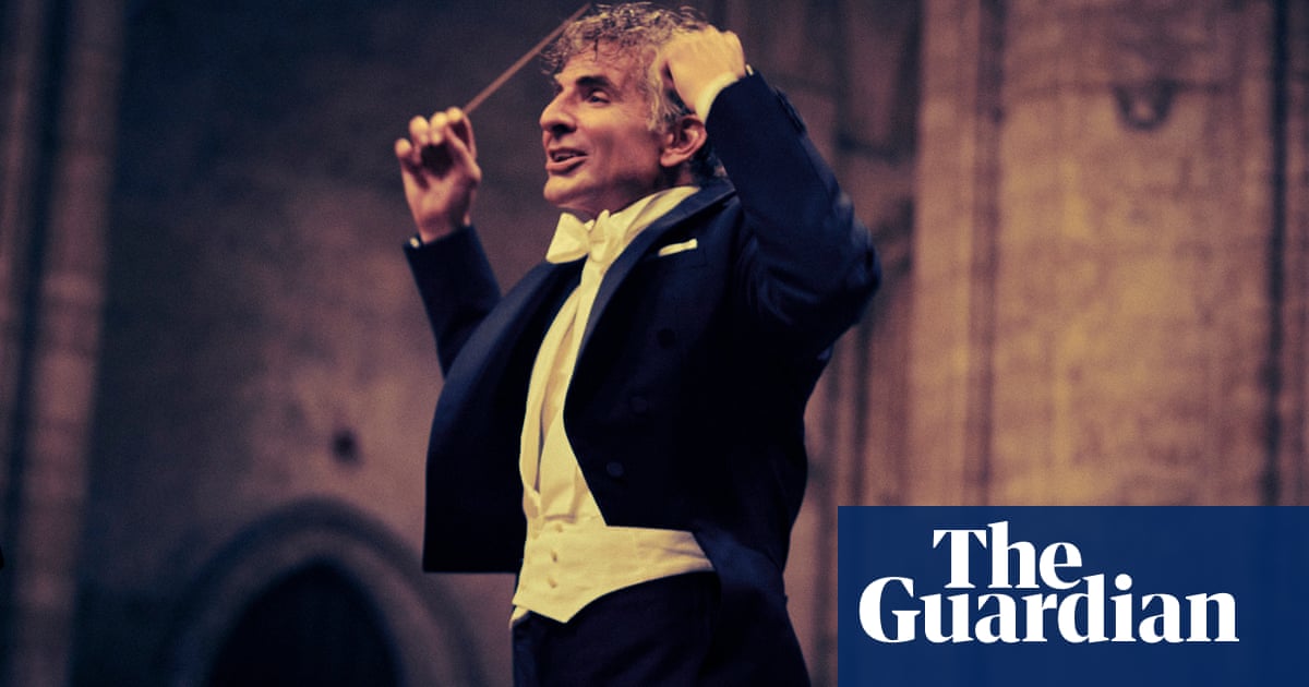 Unveiling Bernstein: Wigs, Kisses, and the Pope's Jumpsuit in Maestro's Revelation