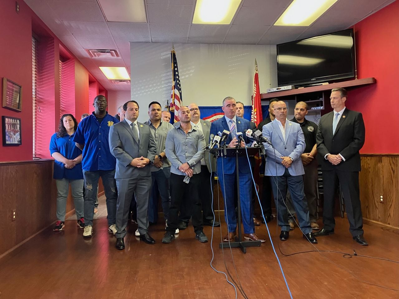 "Port Fire Tragedy Sparks Union Criticism and Calls for Safety Reviews"