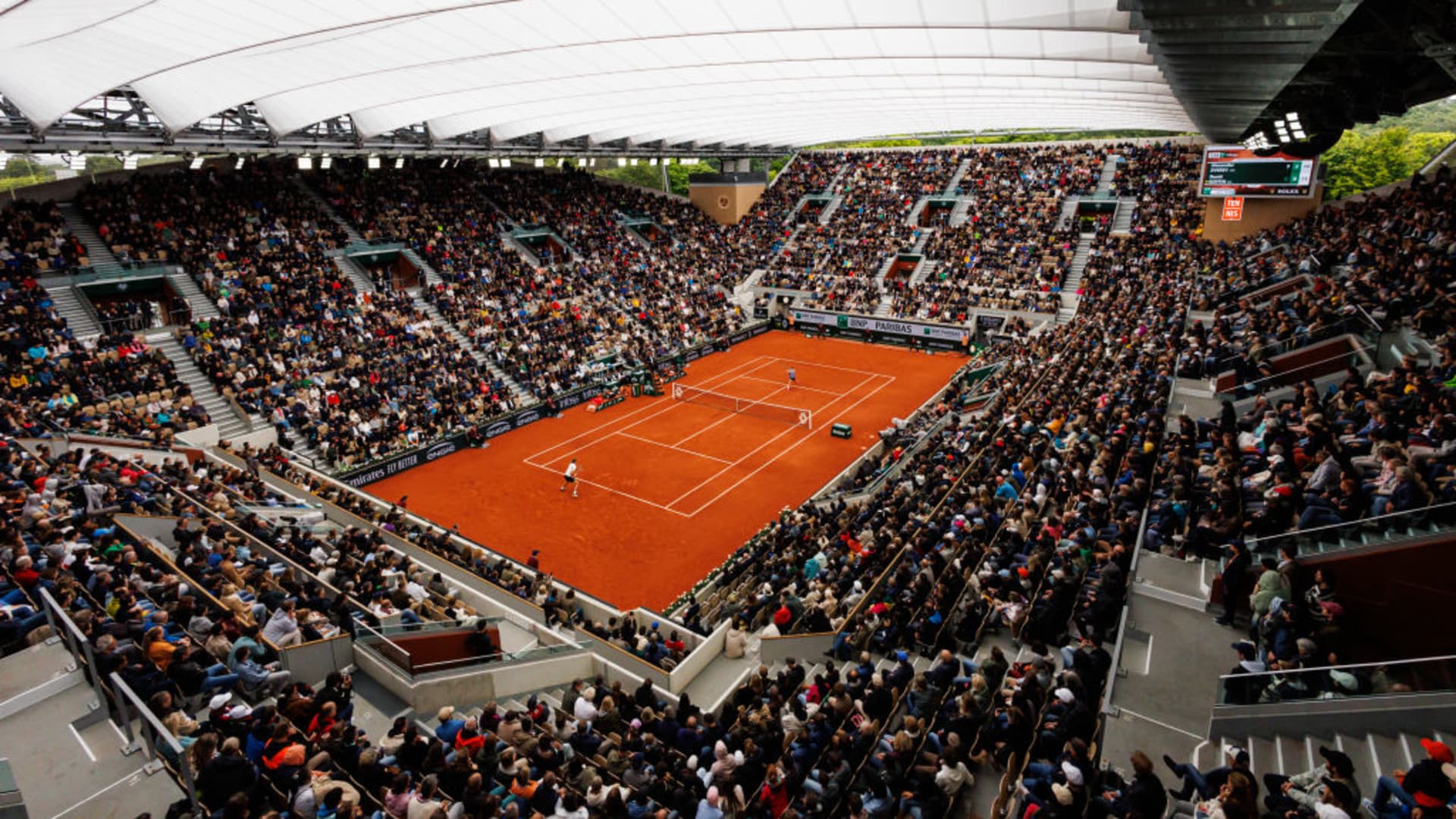 Featured image for French Open Bans Alcohol in Stands After Player Complaints