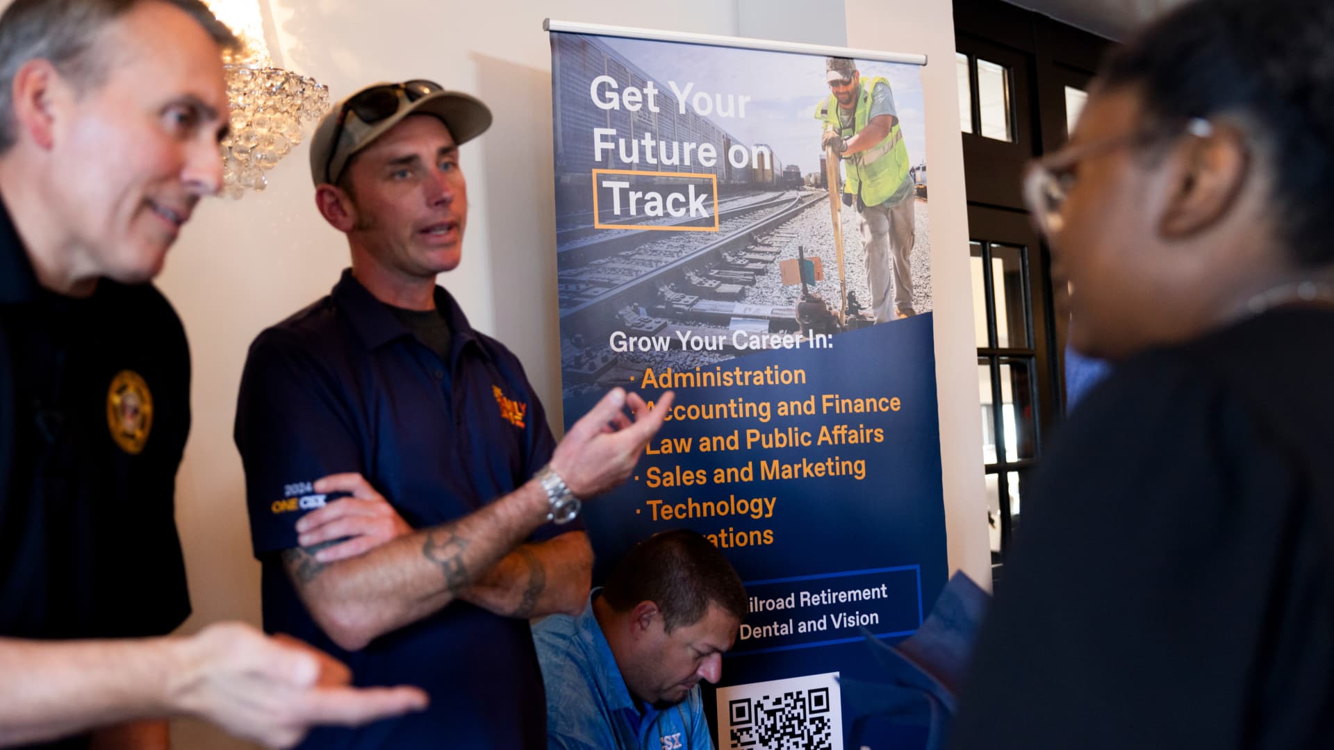 US Job Openings Surge in October Amid Slower Hiring