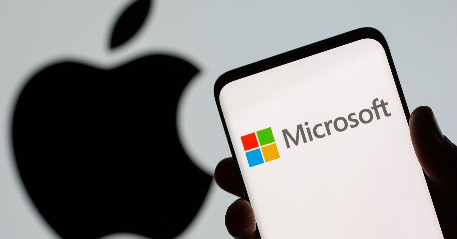 "Microsoft Surpasses $3 Trillion Valuation, Overtaking Apple in Stock Market Value"