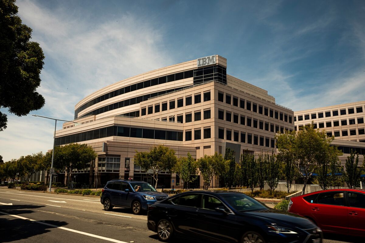 Featured image for IBM's Stock Declines Amid Slowing Red Hat Software Growth