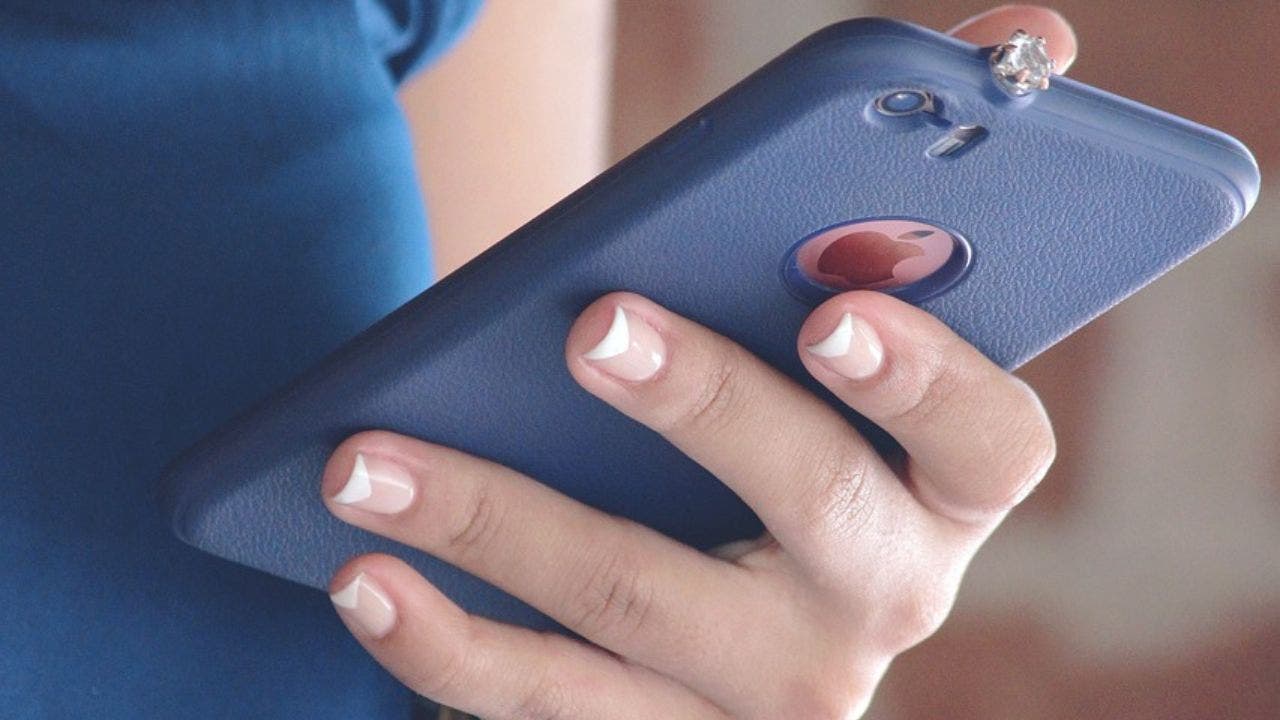 Featured image for Effortlessly Save Full-Page Screenshots on iPhone and Android