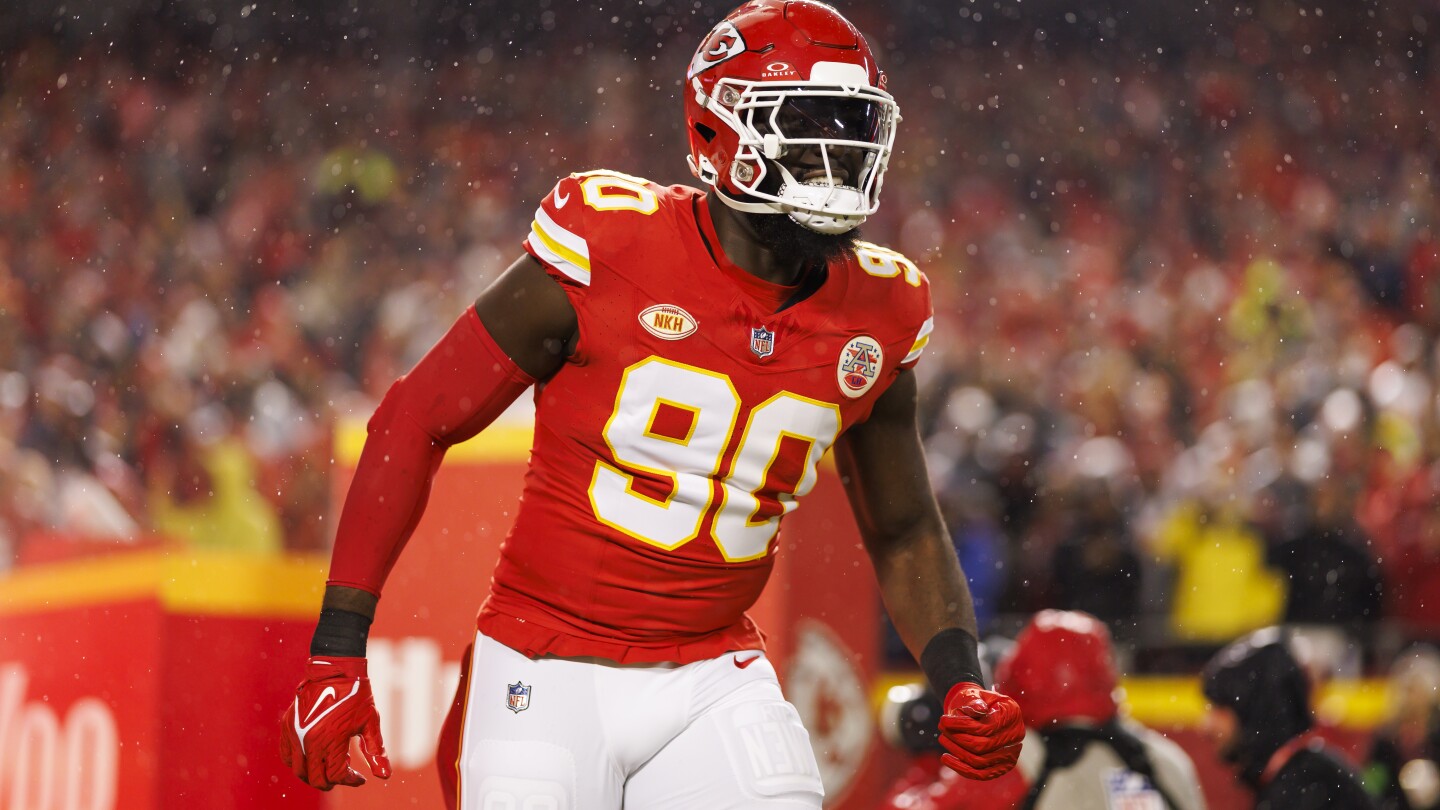 Featured image for Chiefs' Charles Omenihu Out of Super Bowl with Torn ACL