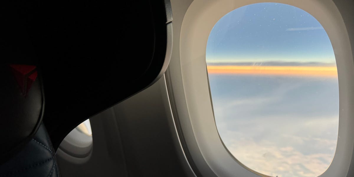 Featured image for "Disappointment on Delta's Eclipse Flight: Passengers Miss Cosmic Event Despite Pilots' Efforts"