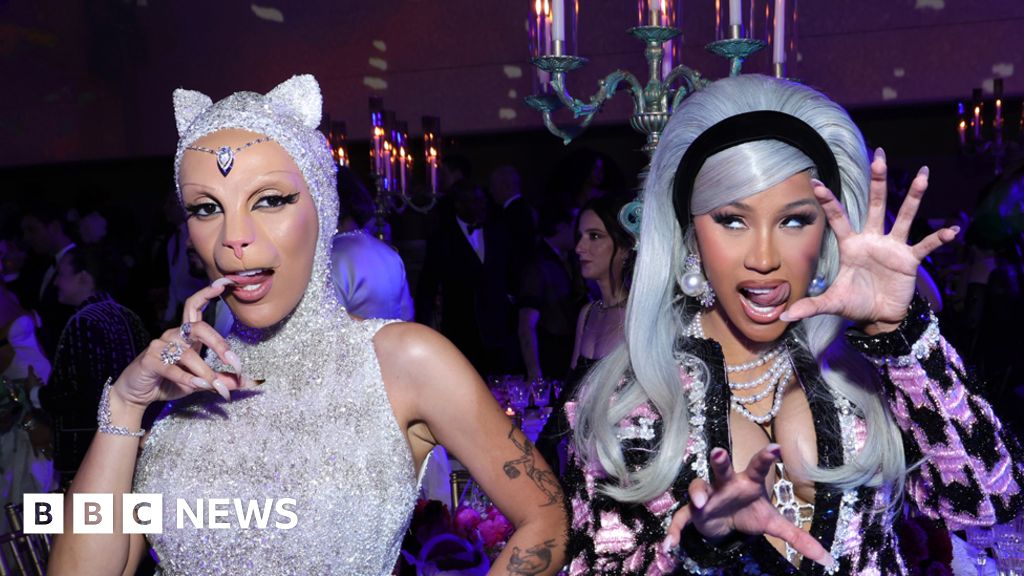 "Feline Fashion Takes Over Met Gala 2023 with Lagerfeld-Inspired Looks"
