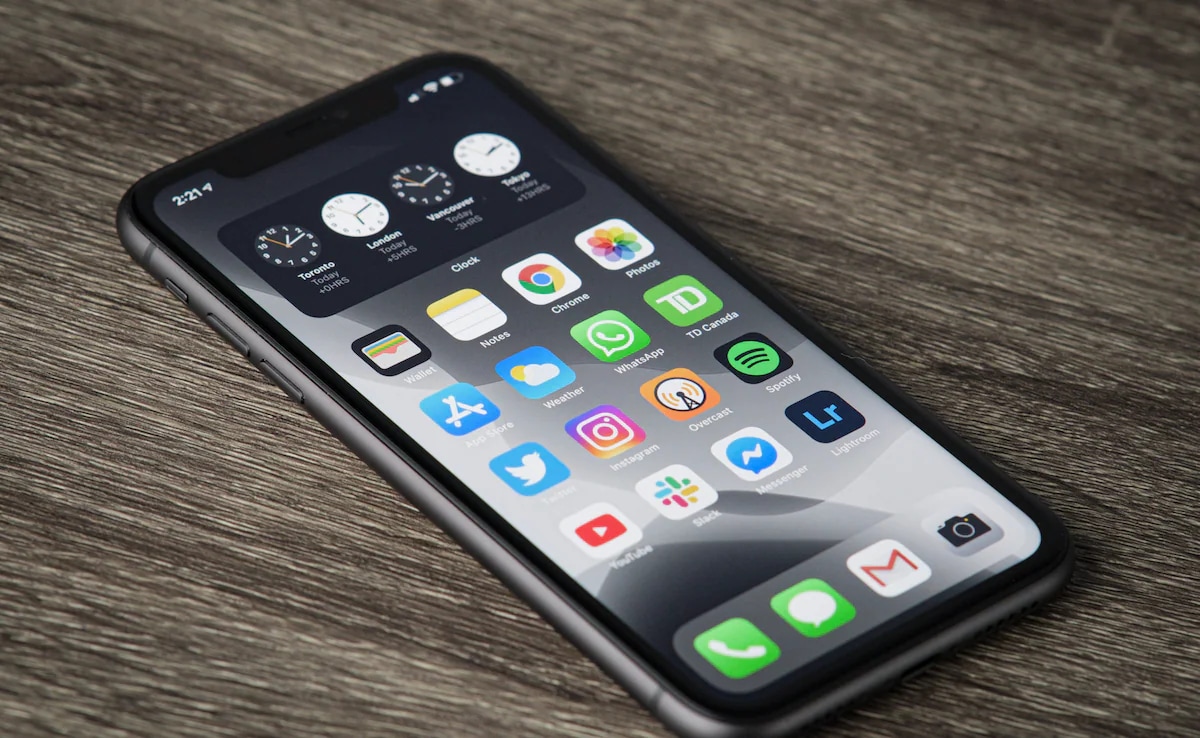 Featured image for iPhone Hacking: Man Exposes $300K Bank Account Loot and Tips to Safeguard Your Device