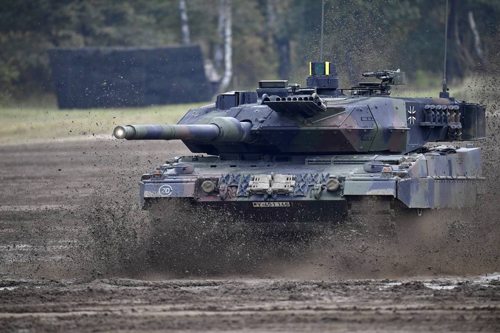 Featured image for Italy Boosts Military Power with Leopard Combat Tanks and Ariete Upgrades