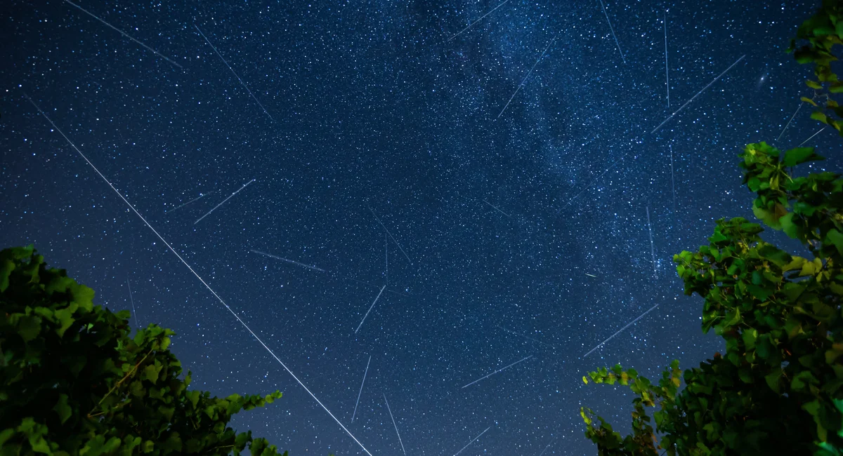 Featured image for August's Night Sky: Meteor Showers, Moon, and Planetary Conjunctions