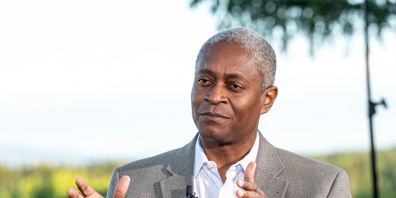 "Patience Required: Fed Officials Discuss Timing of Interest Rate Cuts"