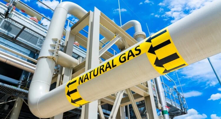 U.S. Natural Gas Prices Drop Amid Rising Inventories and Cooler Temps