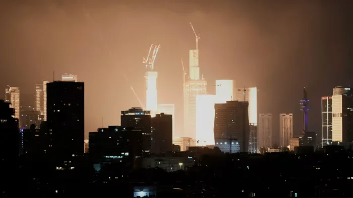 Iran and Israel escalate with missile exchanges amid nuclear tensions