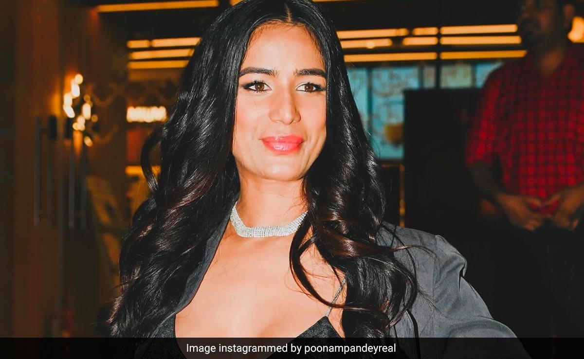 Featured image for "Bollywood Model-Actor Poonam Pandey Passes Away at 32 After Cervical Cancer Battle"