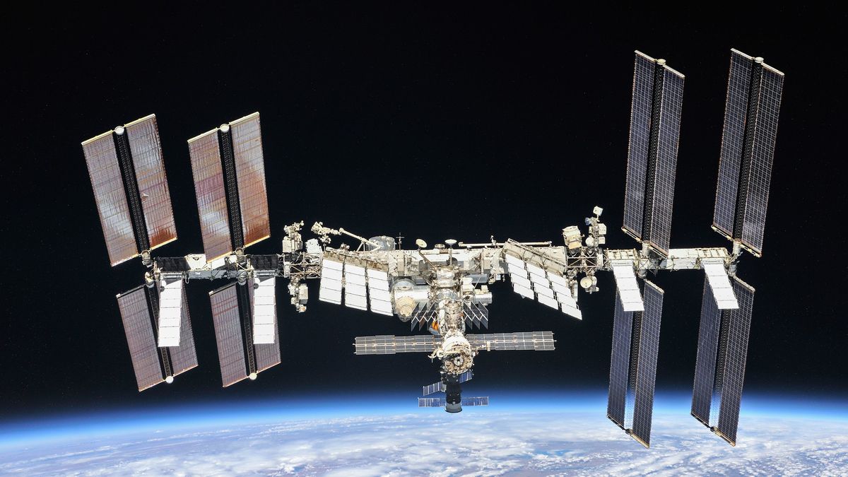 Featured image for ISS Astronaut Engages in Conversation with Nobel Prize Winners
