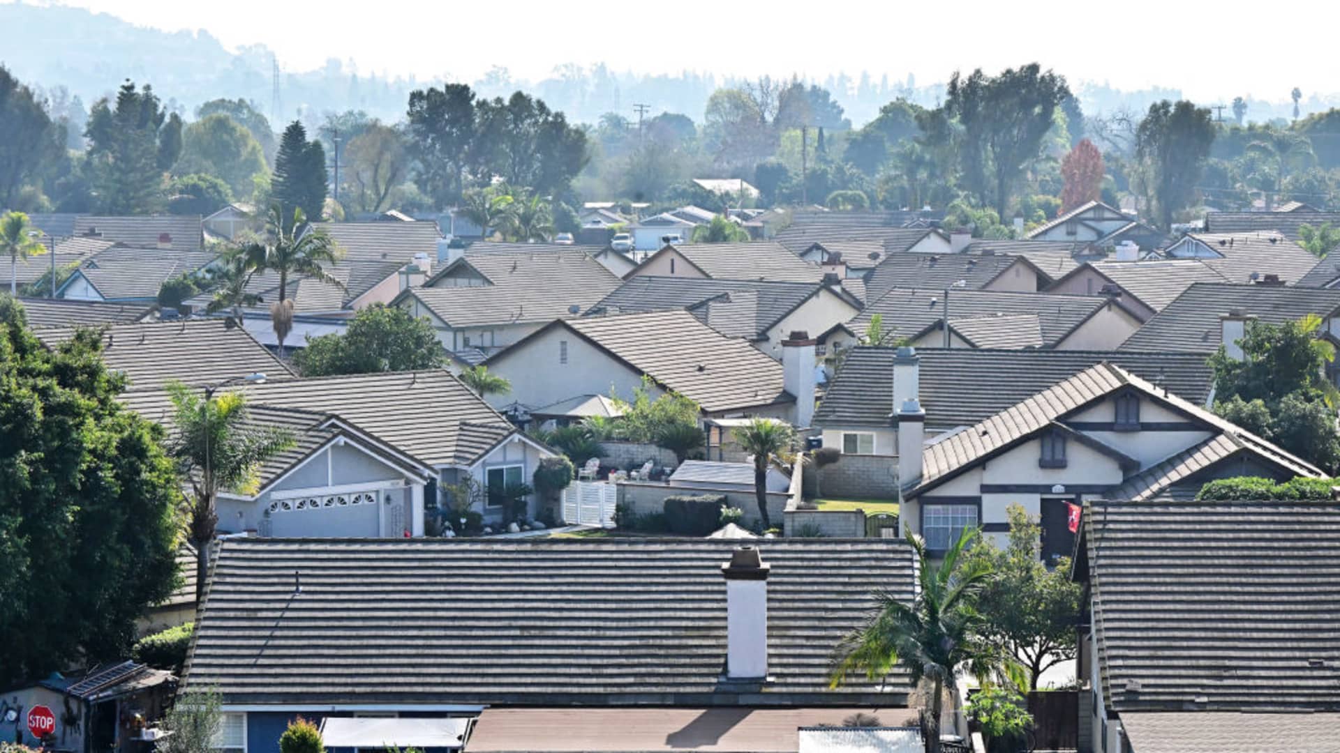 "Rising Mortgage Rates Dampen Housing Market Activity"