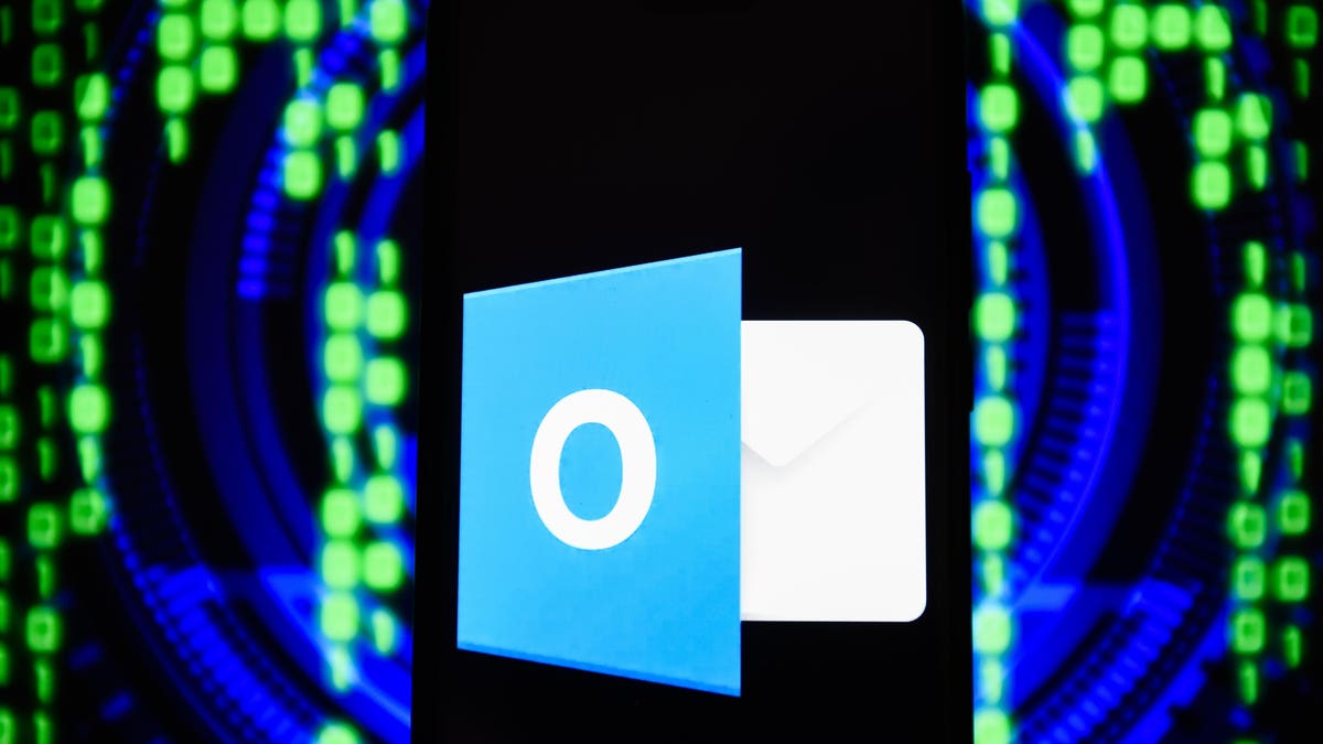 "Microsoft Outlook Vulnerabilities Spark Urgent Updates and Concerns"