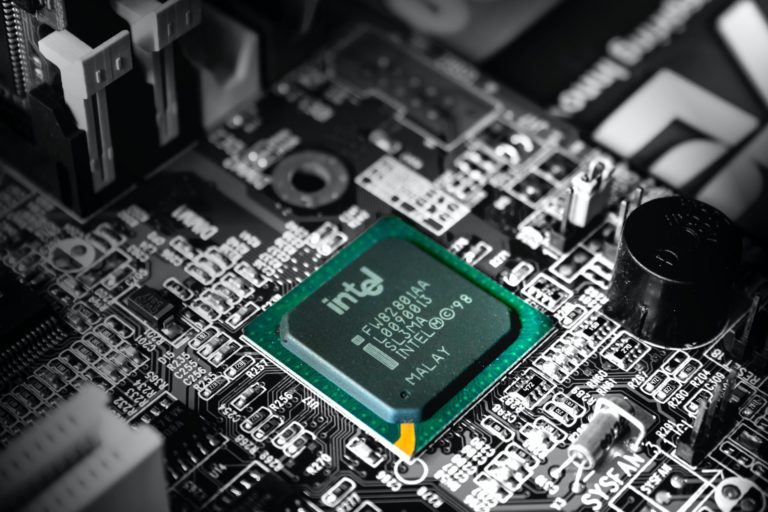 Intel's Struggle: Can the Once-Dominant Chipmaker Rebound?