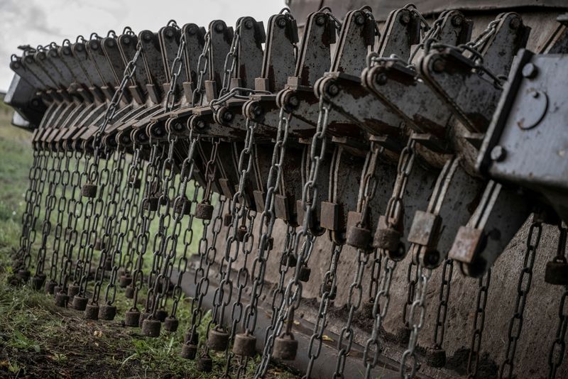 Featured image for "Netherlands Aids Ukraine's Demining Efforts with Thousand Chargers"