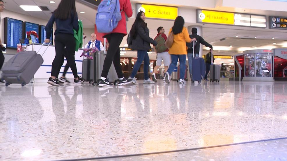 Record Holiday Travel Expected with Deals and Crowds