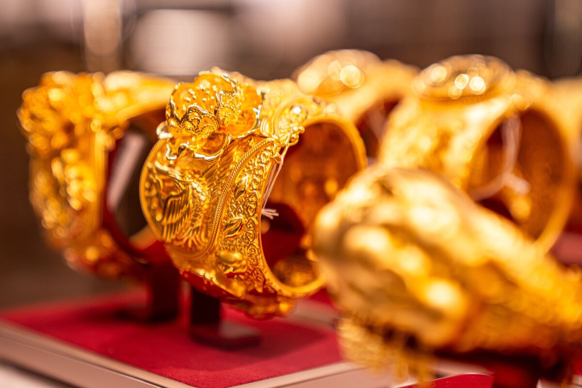 Featured image for China's Gold Tax Changes Signal Potential Market Slowdown