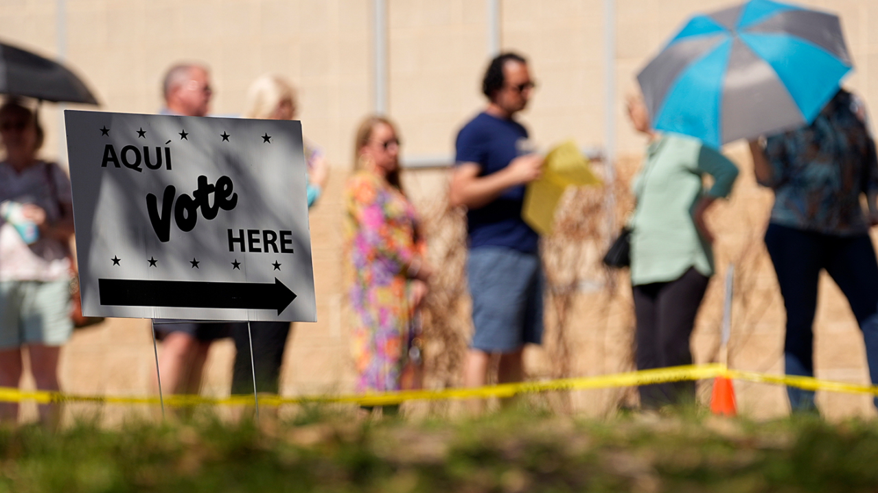 "Texas Democrats Seize Political Opportunity Amid Controversial Immigration Law Tensions"