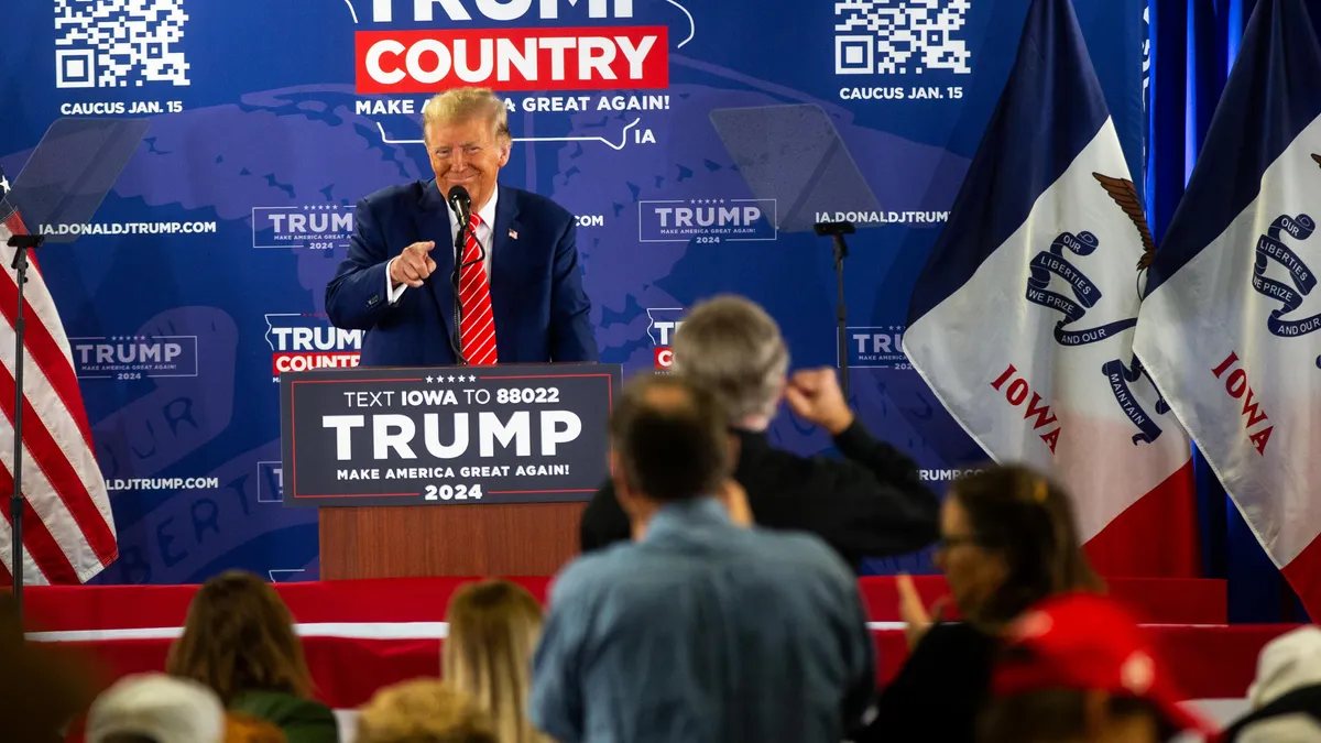 "Trump Refuses to Sign Illinois Pledge Against Overthrowing Government"