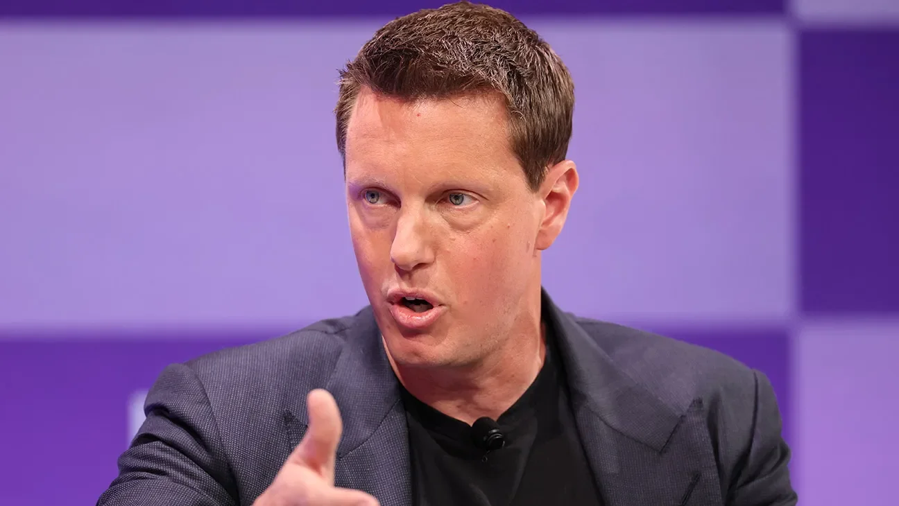 Paramount sweetens Warner Bros. Discovery bid with ticking fee and Netflix termination payout