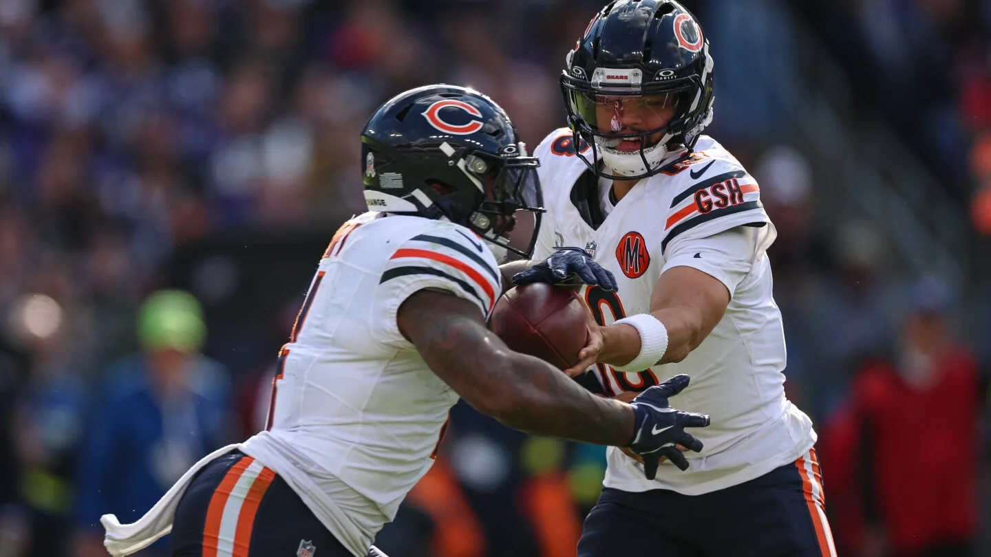 Bears' D'Andre Swift Out with Groin Injury, DJ Moore Cleared for Week 9
