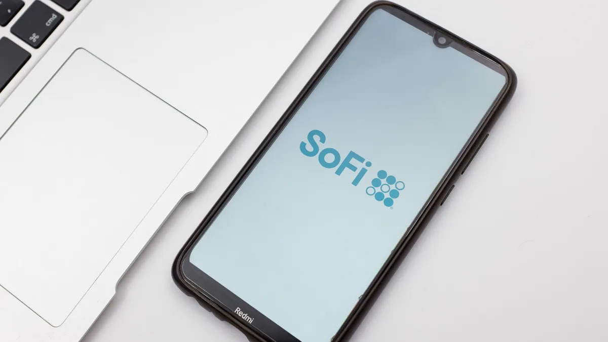 Featured image for "SoFi's Turbulent Market Ride: Growth Potential Versus Analyst Downgrades"