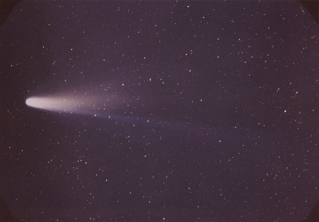 Featured image for Halley's Comet: A Brilliant Return Journey