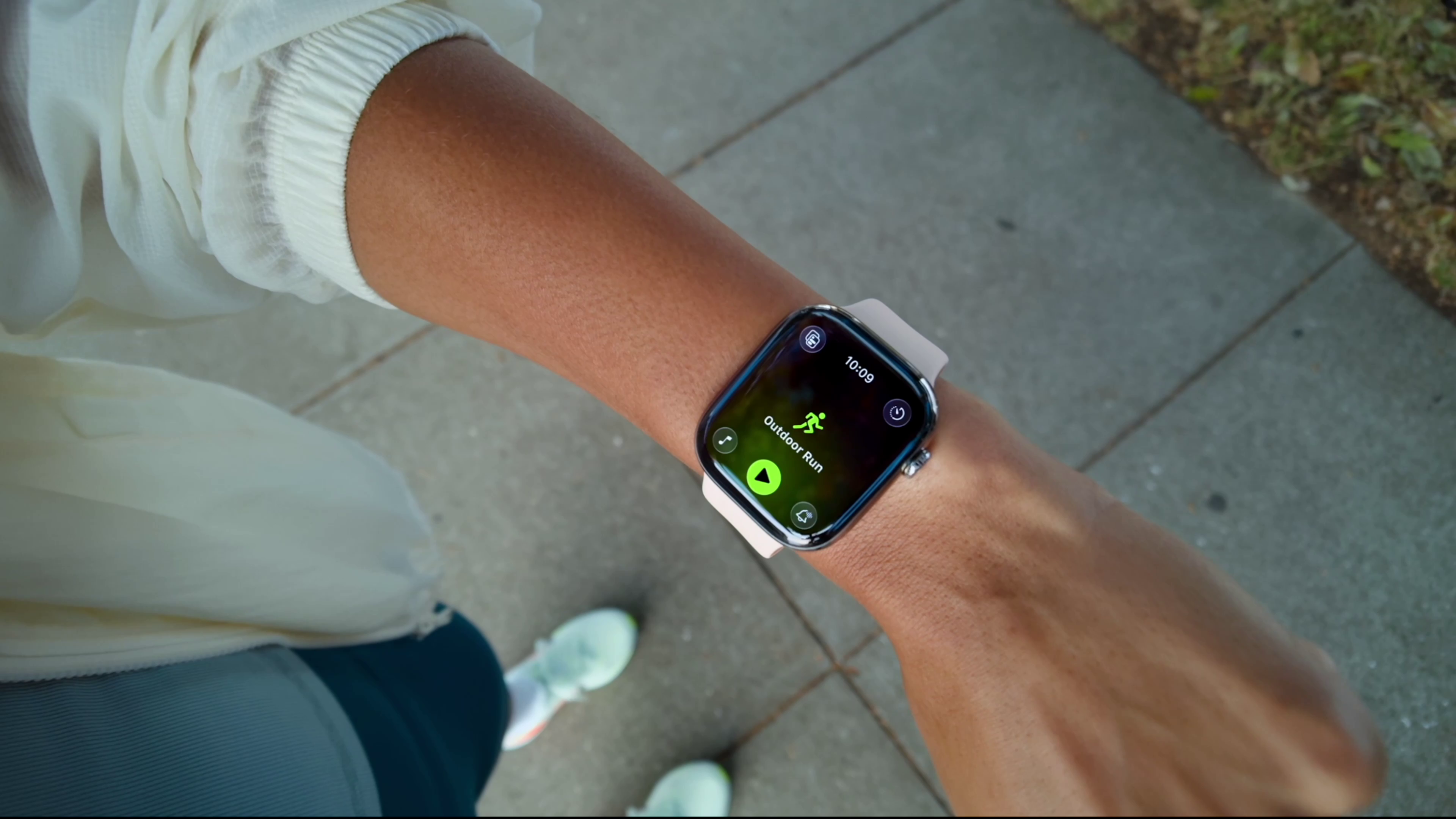 Featured image for Apple WatchOS 26 Unveiled: Enhanced Workouts and New Features