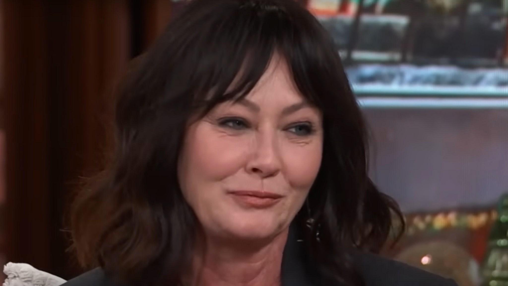 "Shannen Doherty and Kelly Clarkson: Navigating Love After Divorce"
