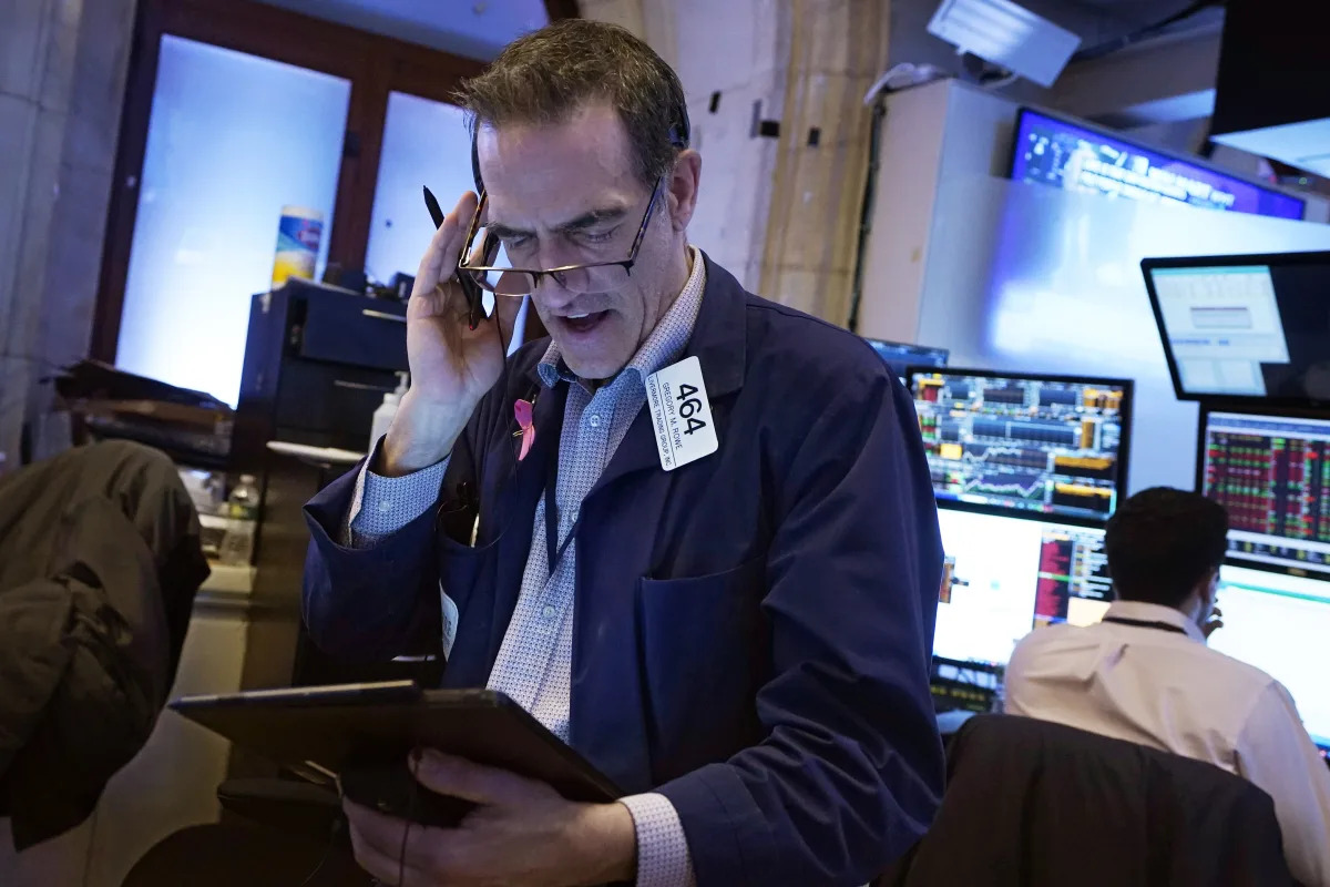 "Tech Earnings and Fed Rebound Drive Stock Market Recovery: Live Updates"