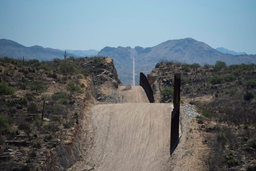 Featured image for Closure of Arizona's Lukeville Border Crossing Amidst Surge in Migrant Arrivals
