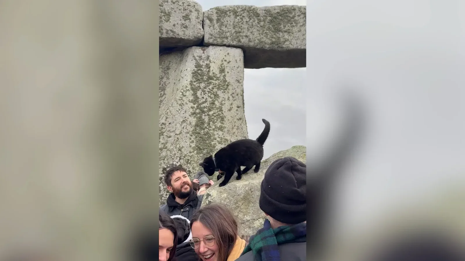 Thousands Celebrate Winter Solstice with Sunrise at Stonehenge
