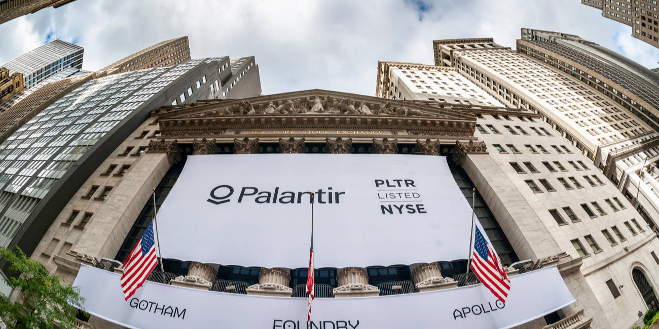 "Palantir's Success Streak: From Battlefield AI to Stock Market Surge"