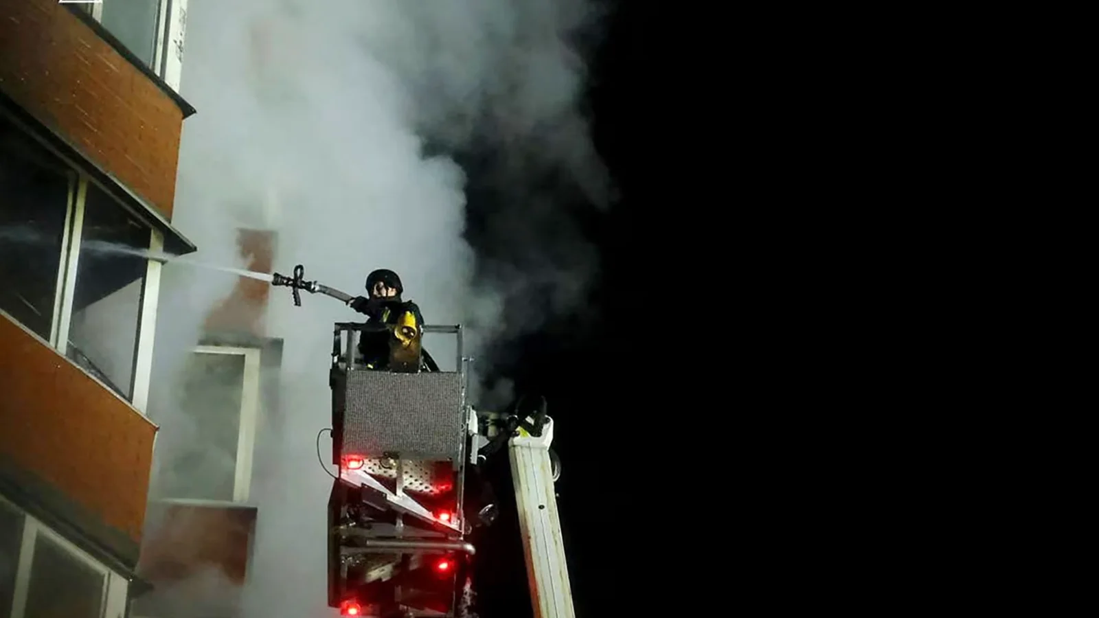 Russian Strikes Escalate in Ukraine Amid Diplomatic Tensions