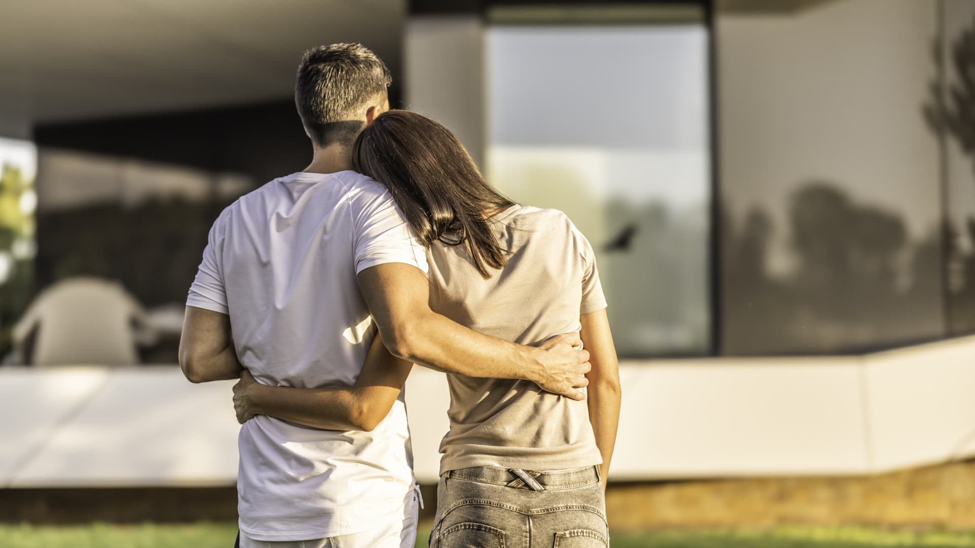 U.S. Homebuyers Are Older, Wealthier, and More Diverse Than Ever
