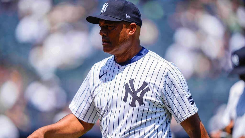Featured image for Mariano Rivera Tears Achilles During Yankees Old-Timers' Day
