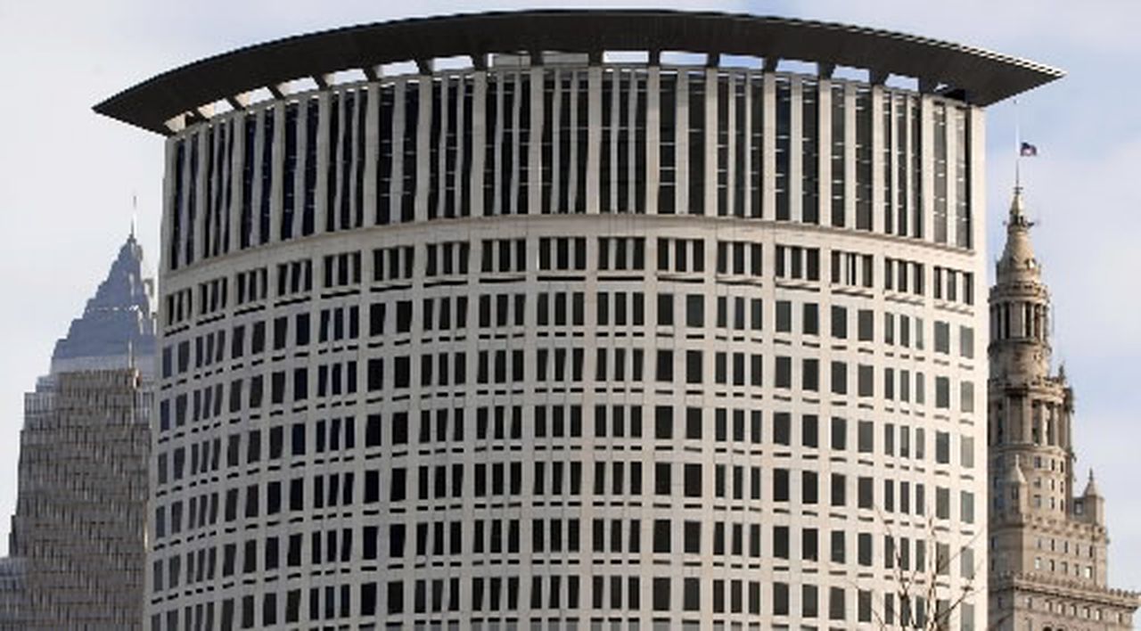 Featured image for Podcaster's $11M Ponzi Scheme Funds Lavish Lifestyle and NBA Tickets, SEC Alleges