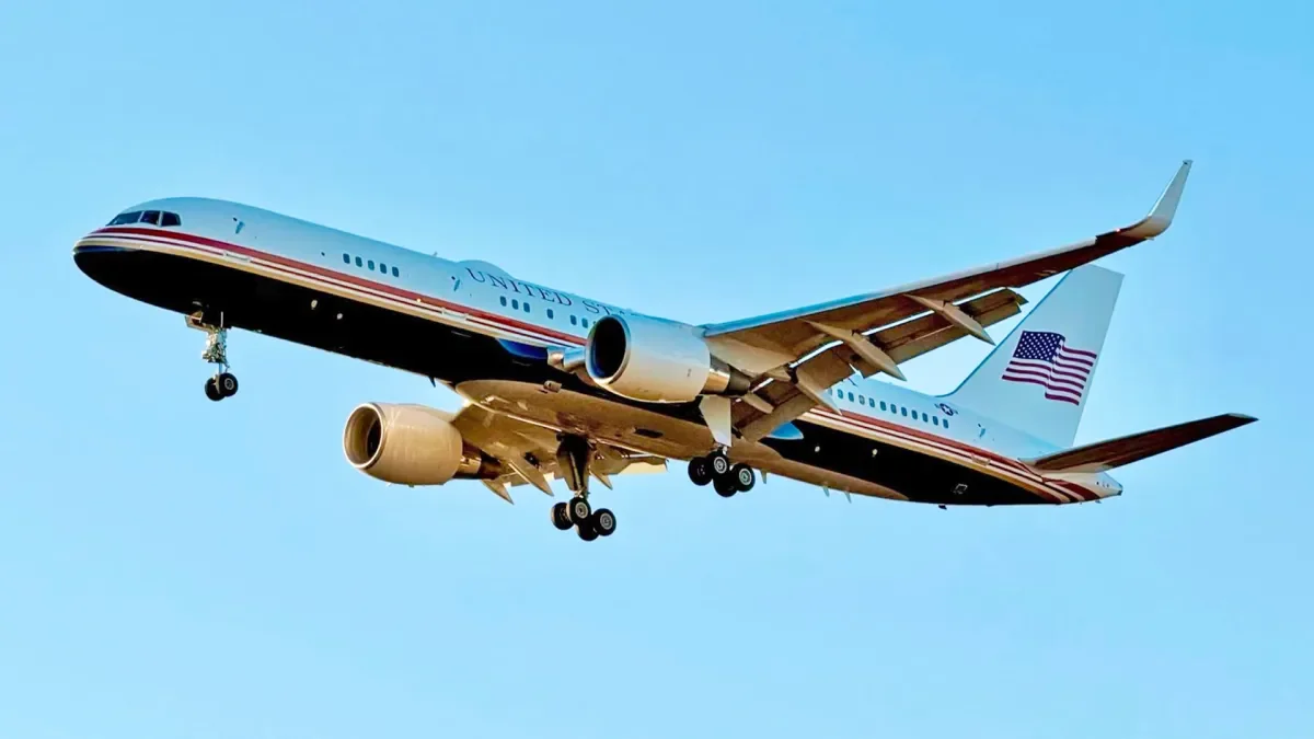 C-32A Debuts Trump-Inspired Livery Signaling a U.S. Executive Fleet Trend