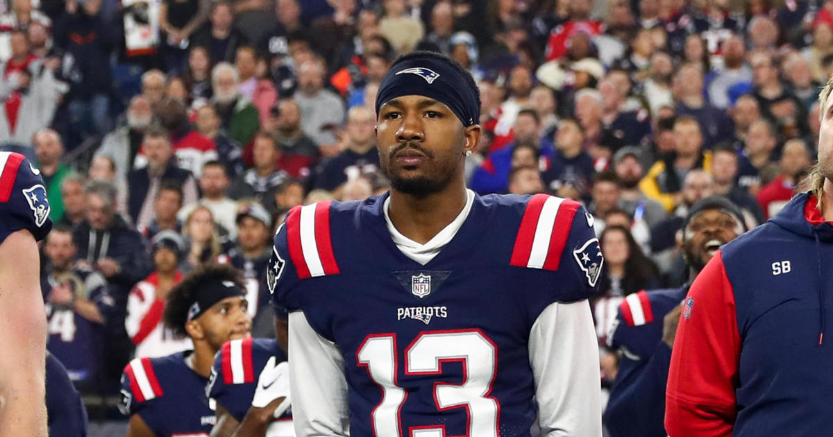 Patriots' Jack Jones arrested at airport with loaded guns in carry-on luggage.