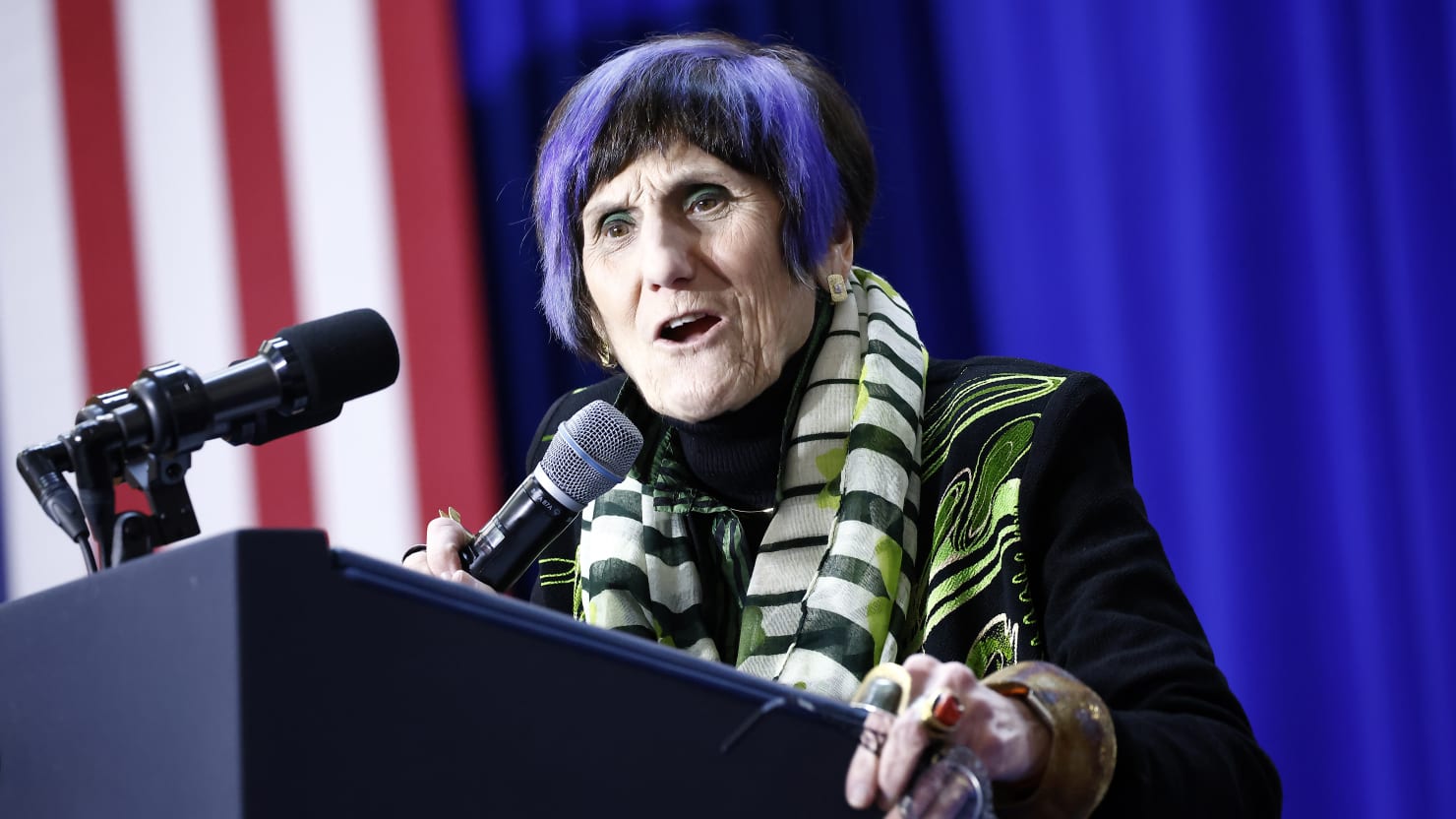 Democratic Leader Blasts GOP for Inaction as Ukraine Crisis Escalates