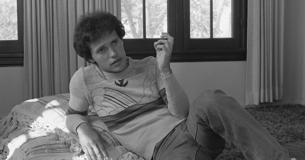 Featured image for "Succession Star Joins SNL 1975 Cast as Jim Henson"