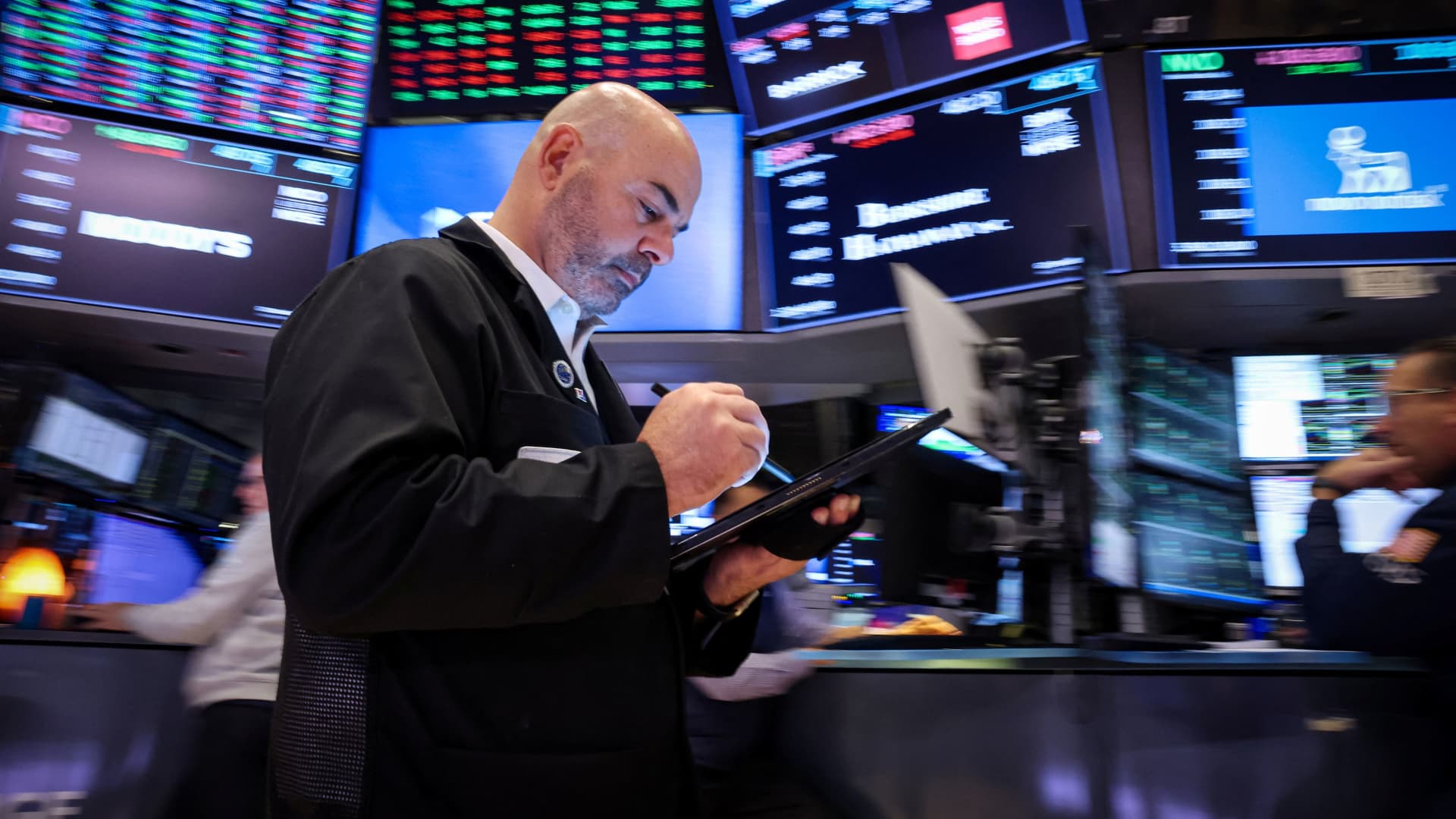 S&P 500 and Nasdaq Reach Record Highs Amid Tech Stock Surge