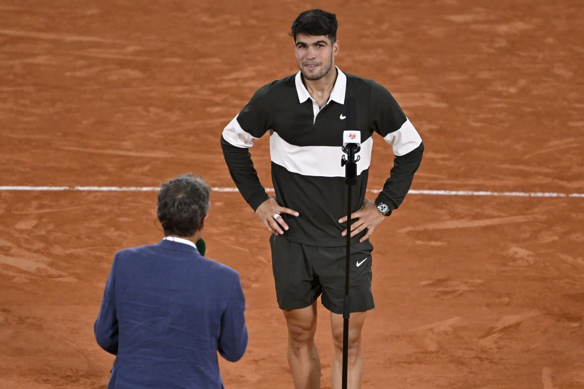 Carlos Alcaraz apologizes after dominant win at Roland Garros 2025